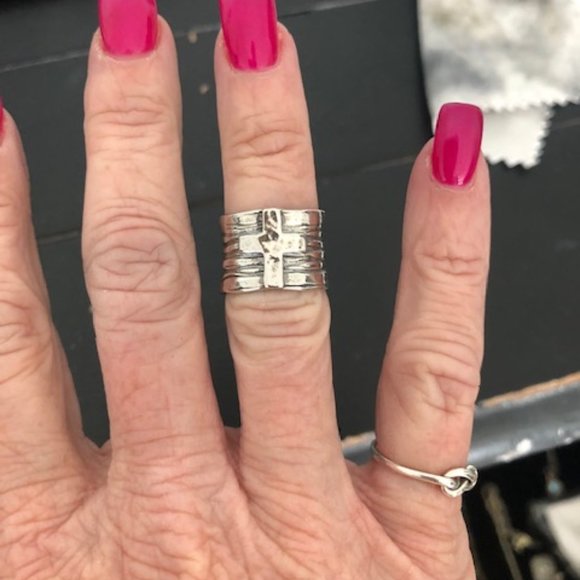 Opulenza Jewelry - Sterling Silver Wide Cross Band Ring - Size 5